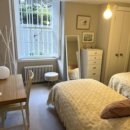 אדינבורו Joivy Vibrant Home Near Calton Hill מראה חיצוני תמונה