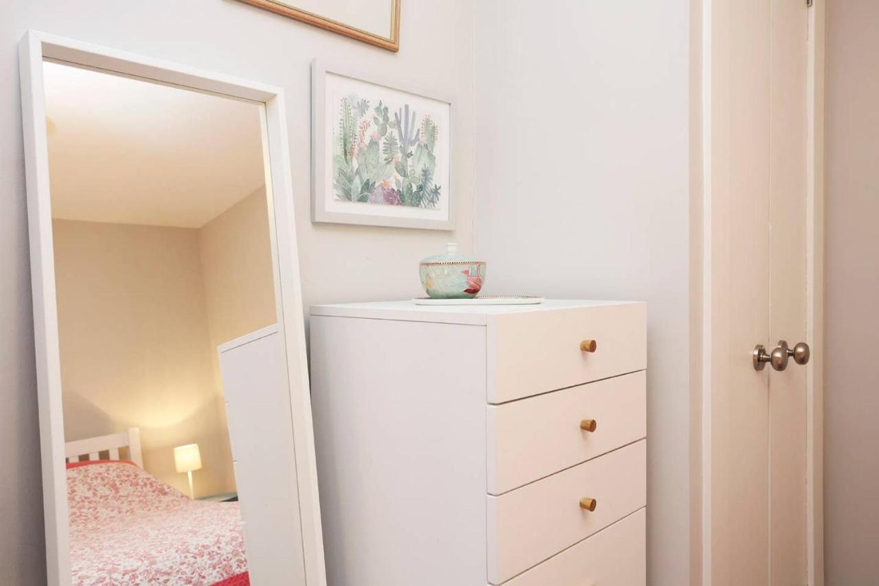 אדינבורו Joivy Vibrant Home Near Calton Hill מראה חיצוני תמונה